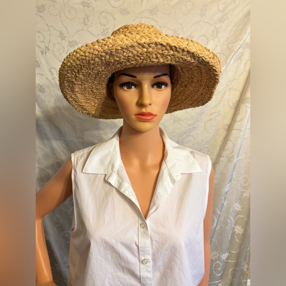 Non-Decorative Straw Hat (Good Condition)